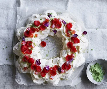 Pavlova wreath