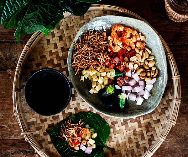 Betel leaves with accoutrements