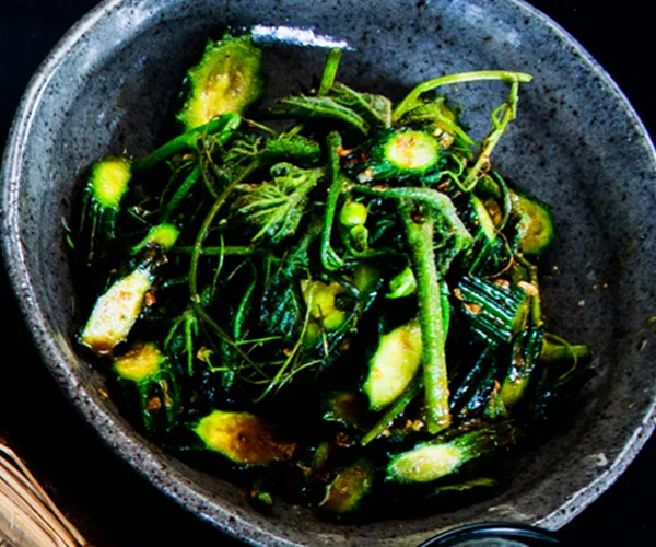 Stir-fry of young angled gourd and tendrils