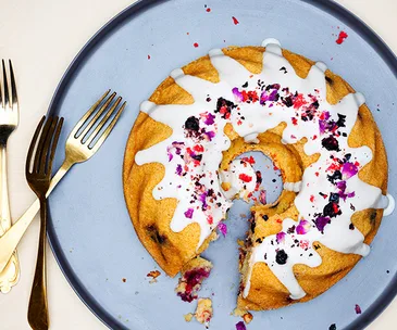 Berry bundt cake