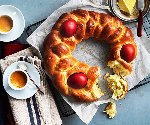 Greek Easter bread (Tsoureki)
