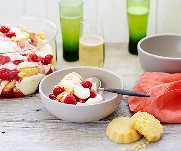 Raspberry and shortbread syllabub