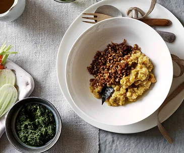 Zuppa di ceci e grano pestato (Chickpea soup and crushed grains)