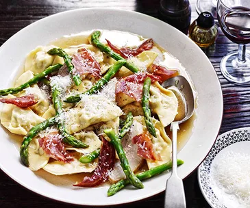 Mezzalune di maiale con guanciale brasato e asparagi (mezzalune ravioli with braised pork cheek and asparagus)