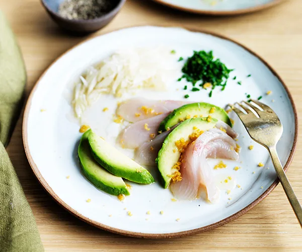 Belon's shima aji with pomelo and avocado