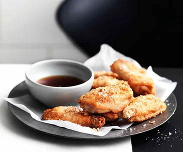 Crisp chicken wings with fried shallots and red wine vinegar