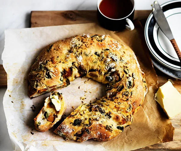 Pumpkin, fennel and olive ring loaf