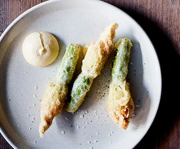 Zucchini flowers stuffed with almond purée and aïoli