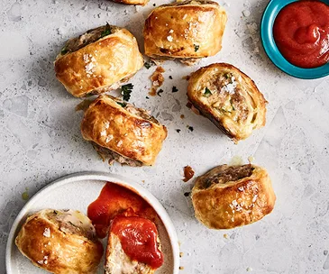 Cacio e pepe sausage rolls