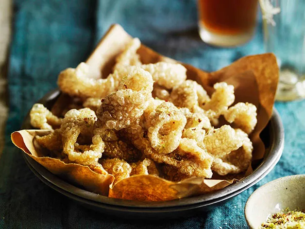 Pork scratchings with spicy salt
