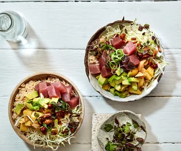Summer bowl with tuna, rice and pineapple