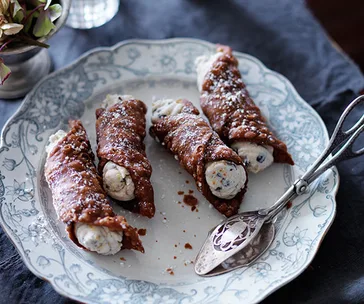 Hot cross cannoli