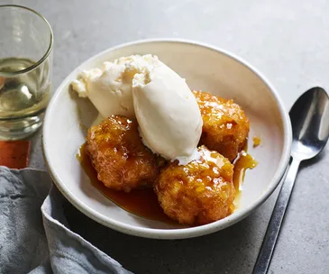 Golden syrup dumplings with ginger and spice