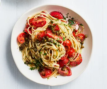 Spaghetti with “no cook” tomato-chilli sauce