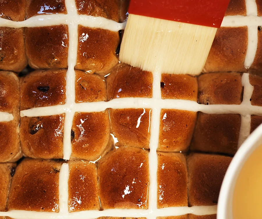 hot cross bun bakers delight