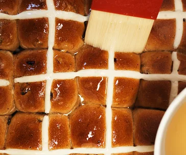 hot cross bun bakers delight