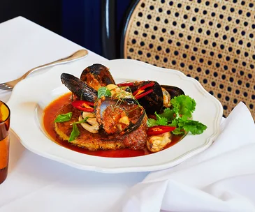 Mussel curry with pineapple and potato rösti