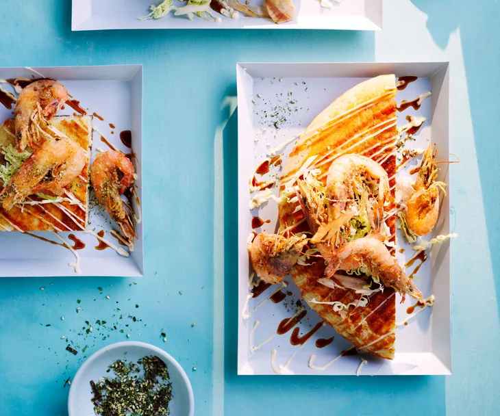 Okonomiyaki hotcakes with school prawns