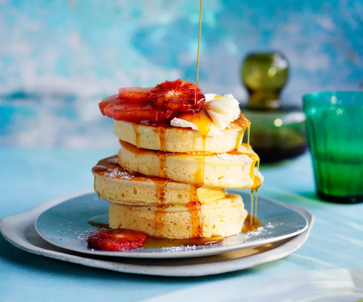 Japanese souffl&eacute; pancakes with genmaicha sugar