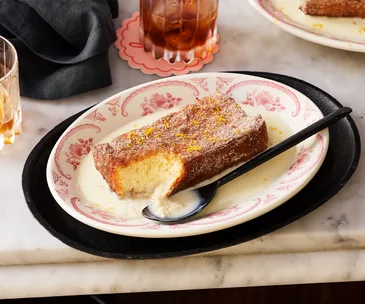 Rectangular dessert with sugar and cinnamon