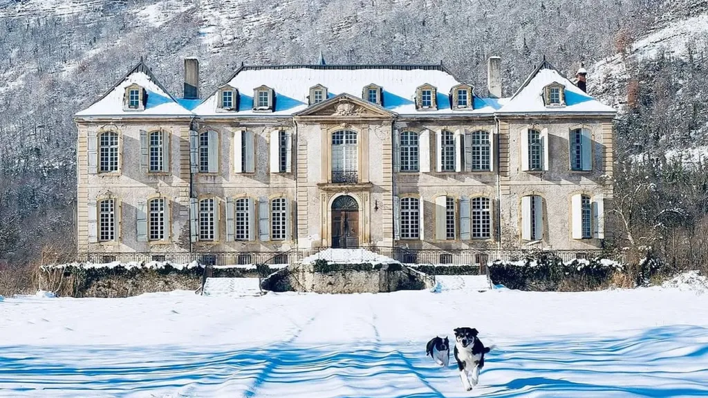 Château de Gudanes in the winter.