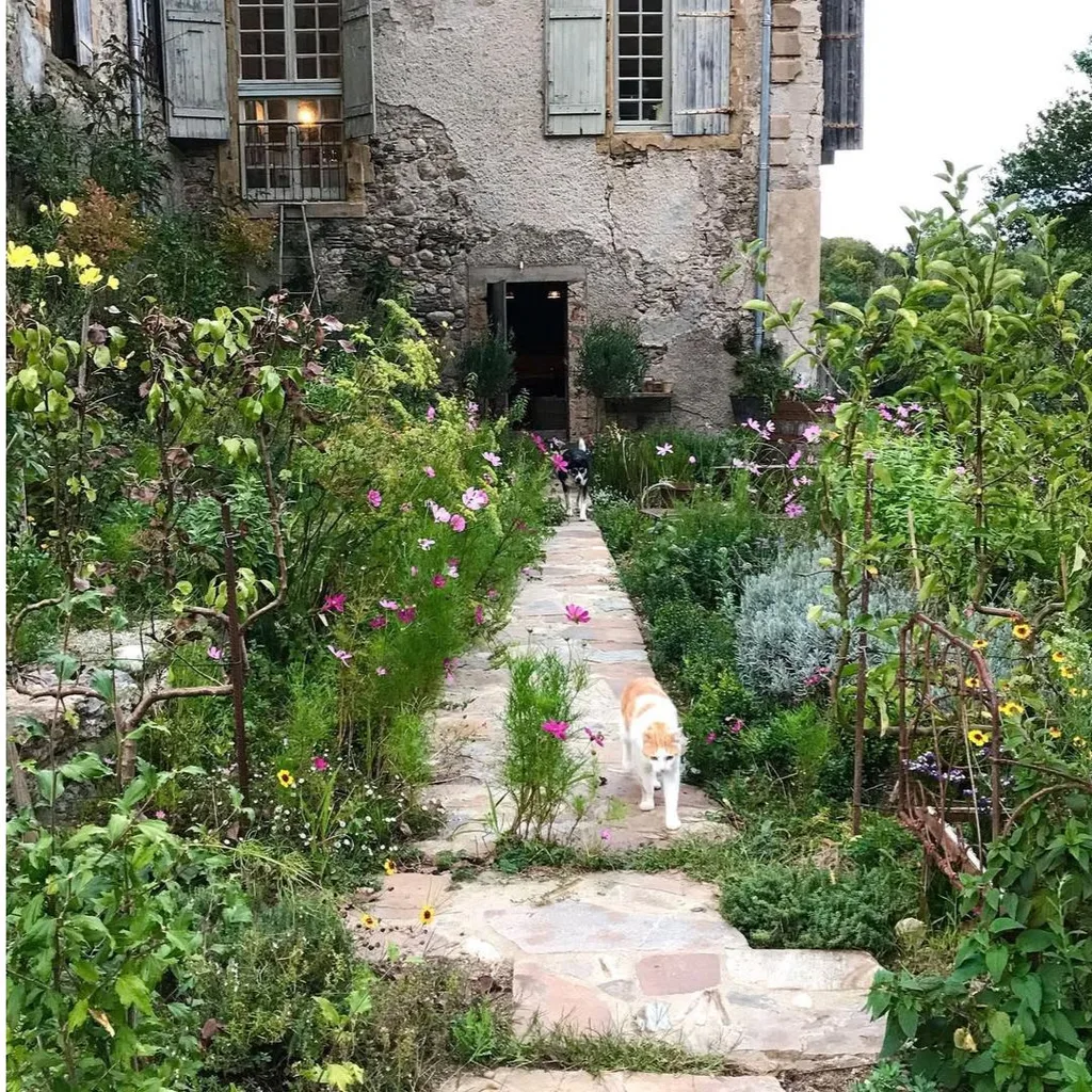 Château de Gudanes gardens.