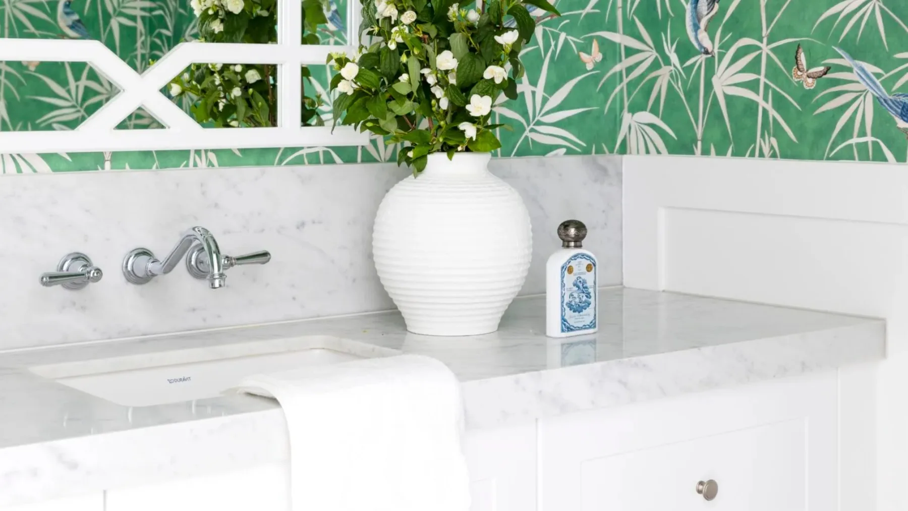 10 guest bathroom decor ideas for a luxe ambience