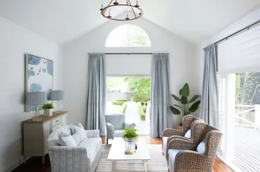 Blue and white country-meets-Hamptons style living room.