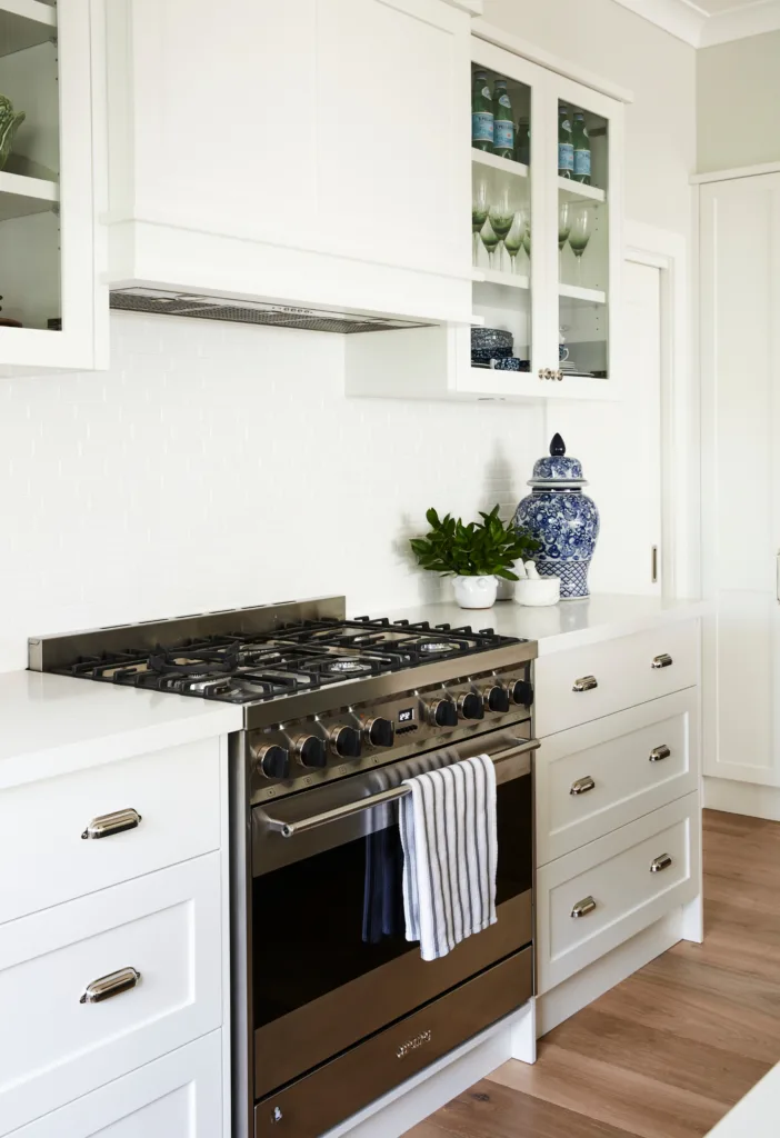 Freestanding stove and oven in a white, Hamptons style kitchen