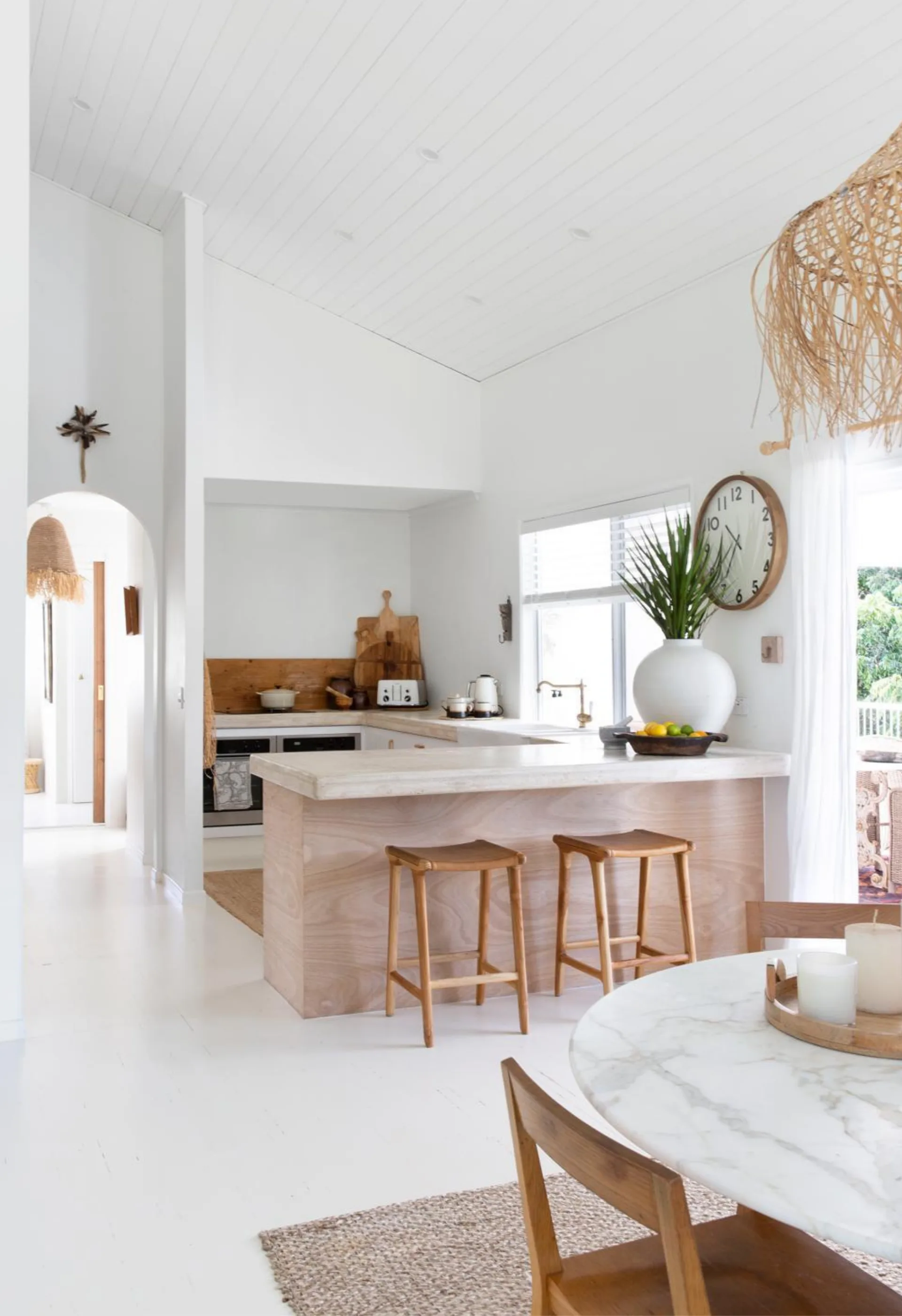 An expansive Noosa home with stunning white interiors