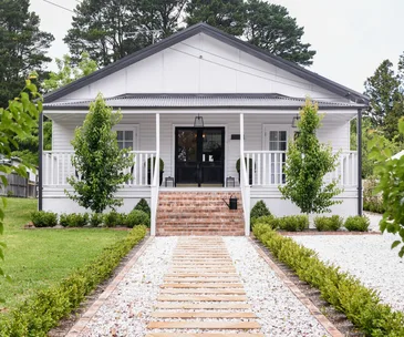 A dignified cottage in Leura with a stunning extension