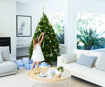 10 ways to create a coastal-inspired Christmas