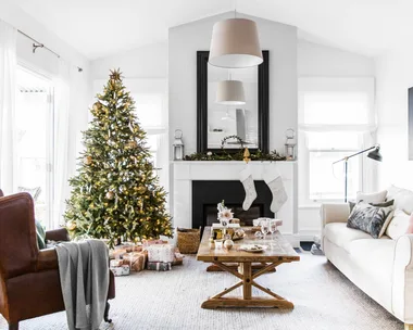 Country-Christmas-Southern-Highlands-living-room-christmas-tree-fireplace