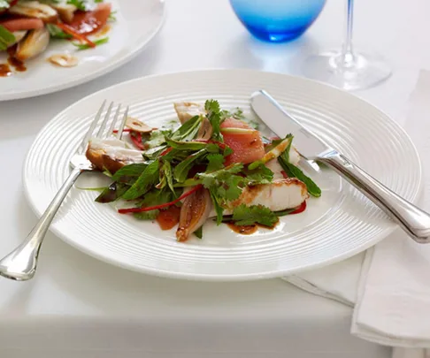 Seared kingfish with crunchy salad