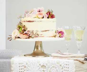 Passionfruit naked cake