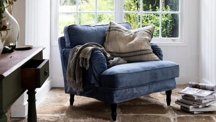 Style in 60 seconds: one armchair, 3 ways