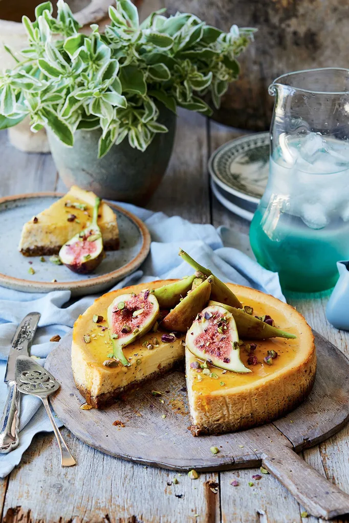 Lemon and poppyseed cheesecake with figs on top