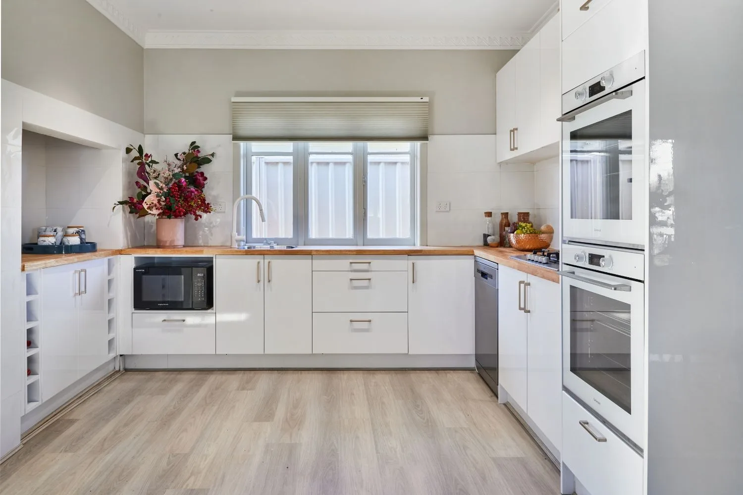 Selling Housese Austrlaia Sunshine West kitchen reveal