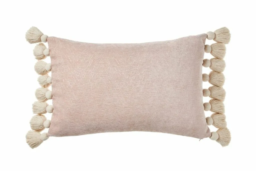 pink-cushion-tassle