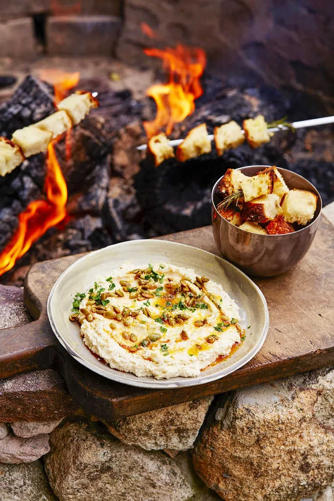 Roasted cauliflower dip served with bread