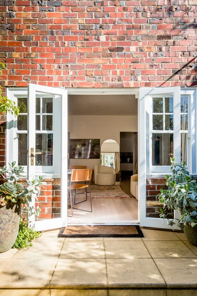 renovated apartment in melbourne courtyard