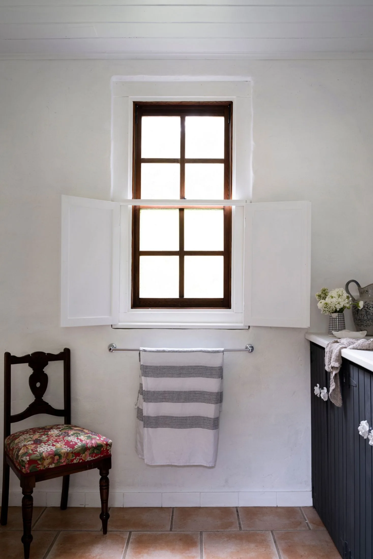 Heritage bathroom with vintage chair