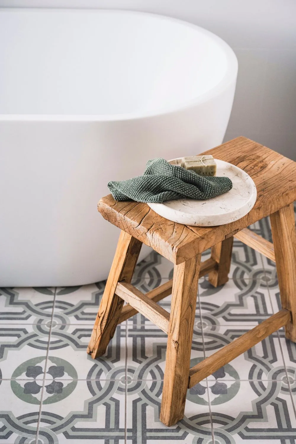 modern farmhouse bathroom stool