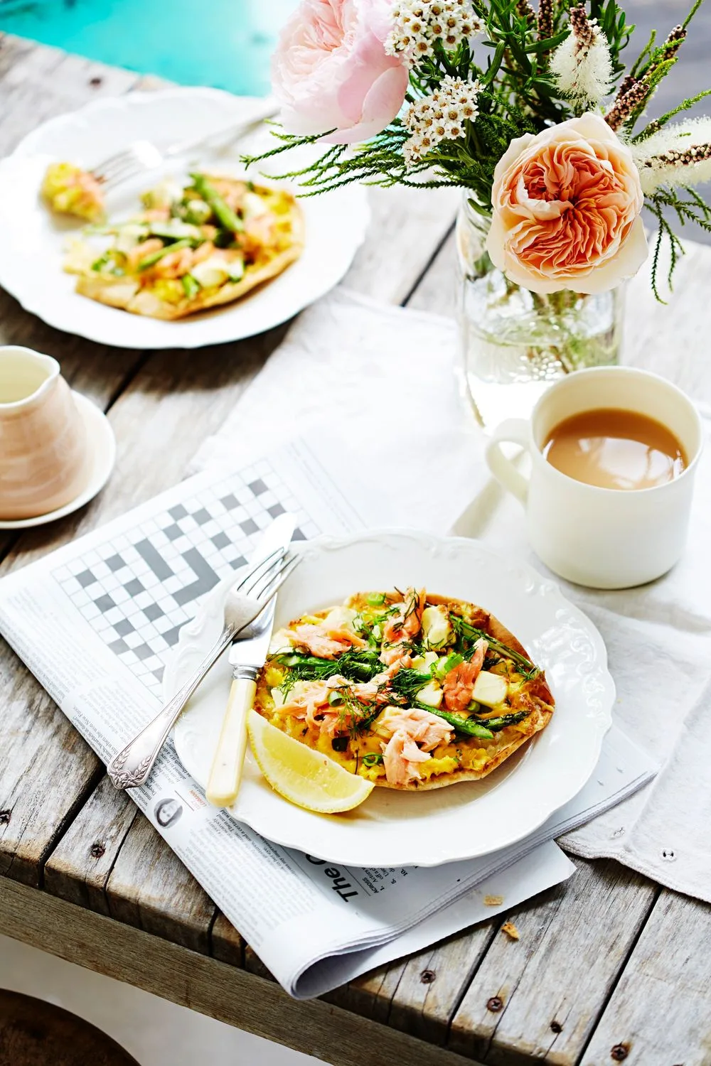 smoked salmon breakfast pizza