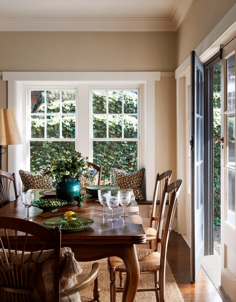 Cosy cottage in Melbourne bayside dining room with window seat