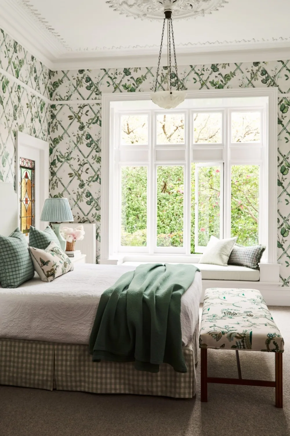 Maine House Interiors by Bethany Linz ‘Grand Sweet Pea’ wallpaper in Irish linen from the secret garden collection, milton & king