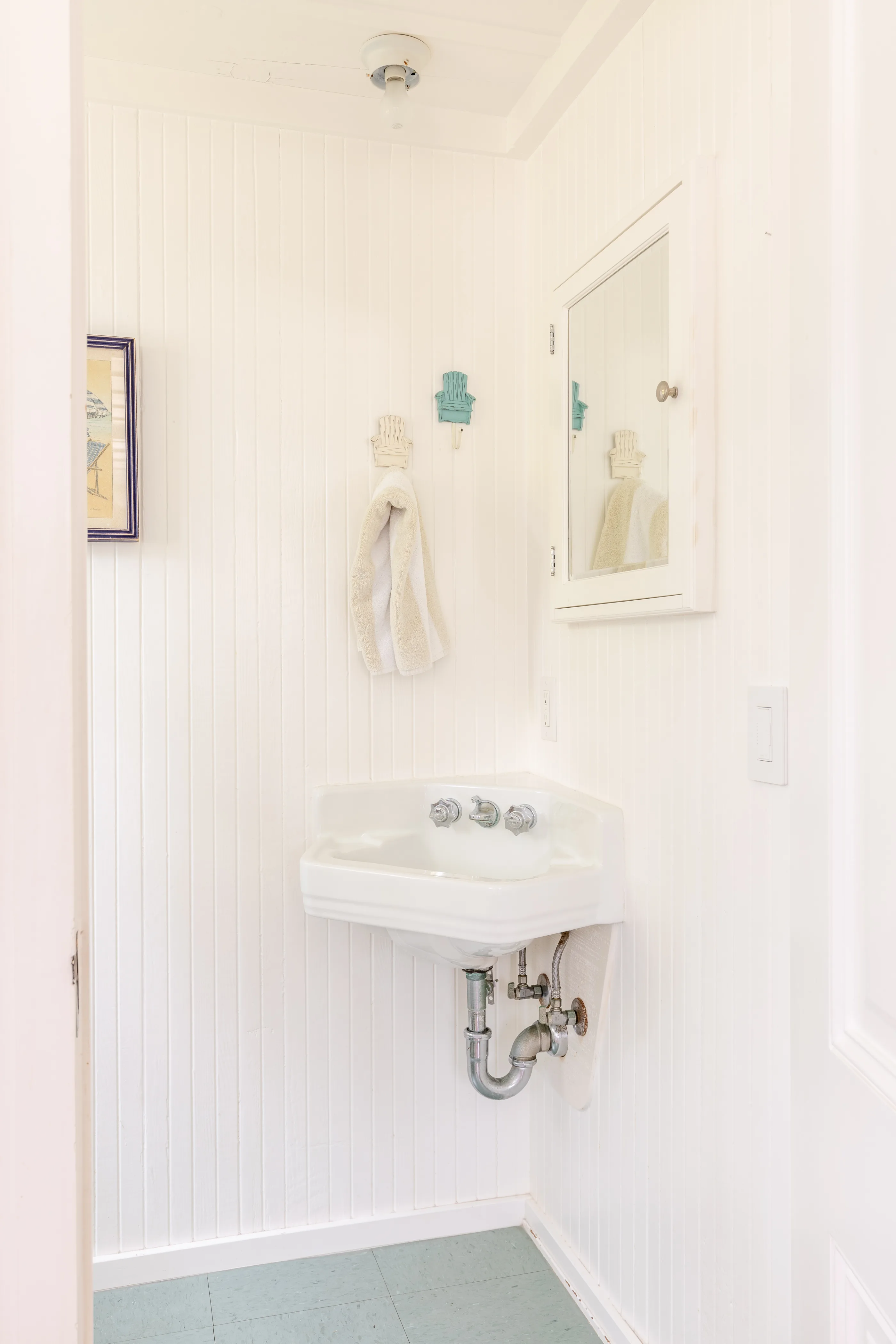 Ashton Kutcha_Mila Kunis_Beachhouse_Bathroom