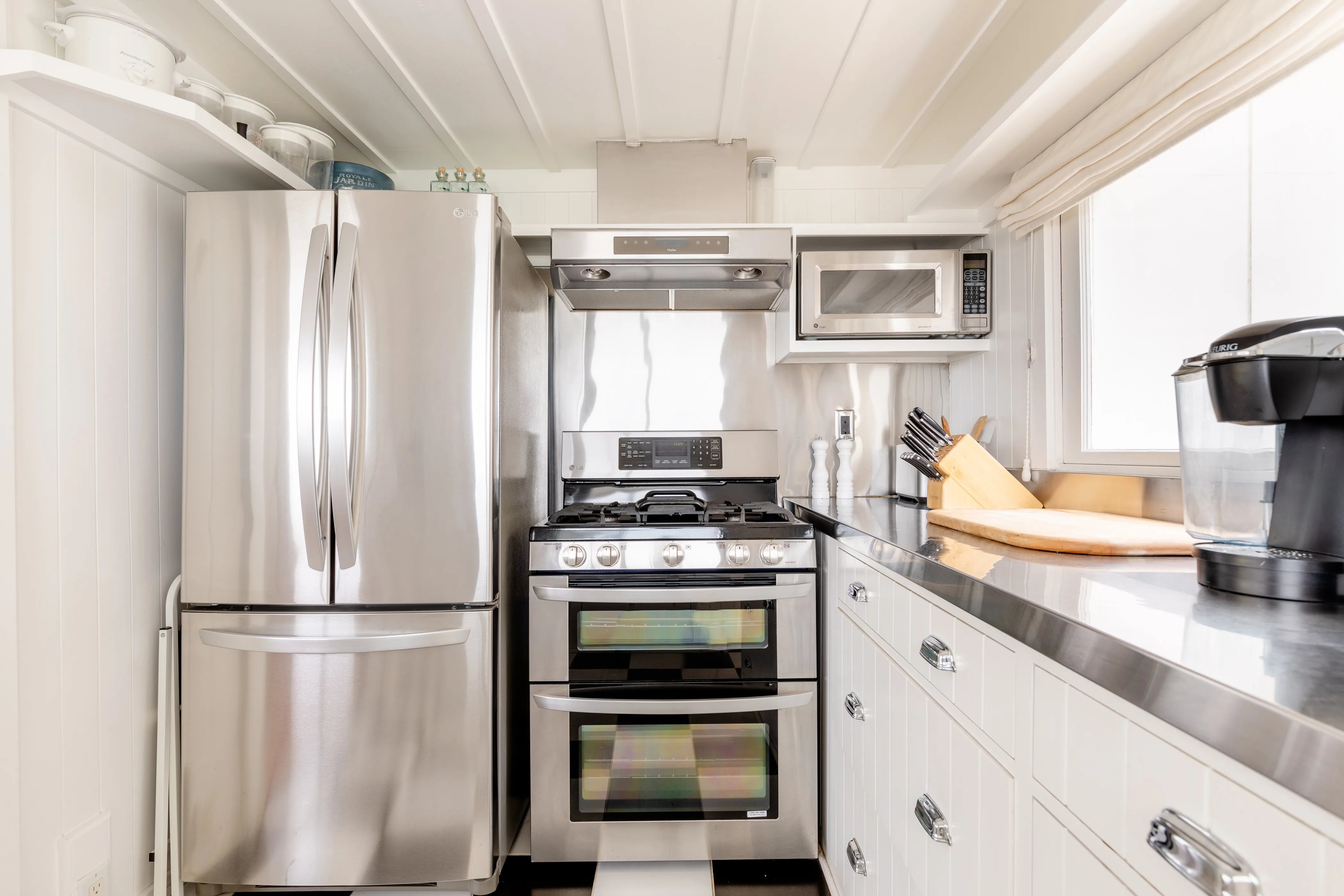 Ashton Kutcha Mila Kunis Beachhouse kitchen