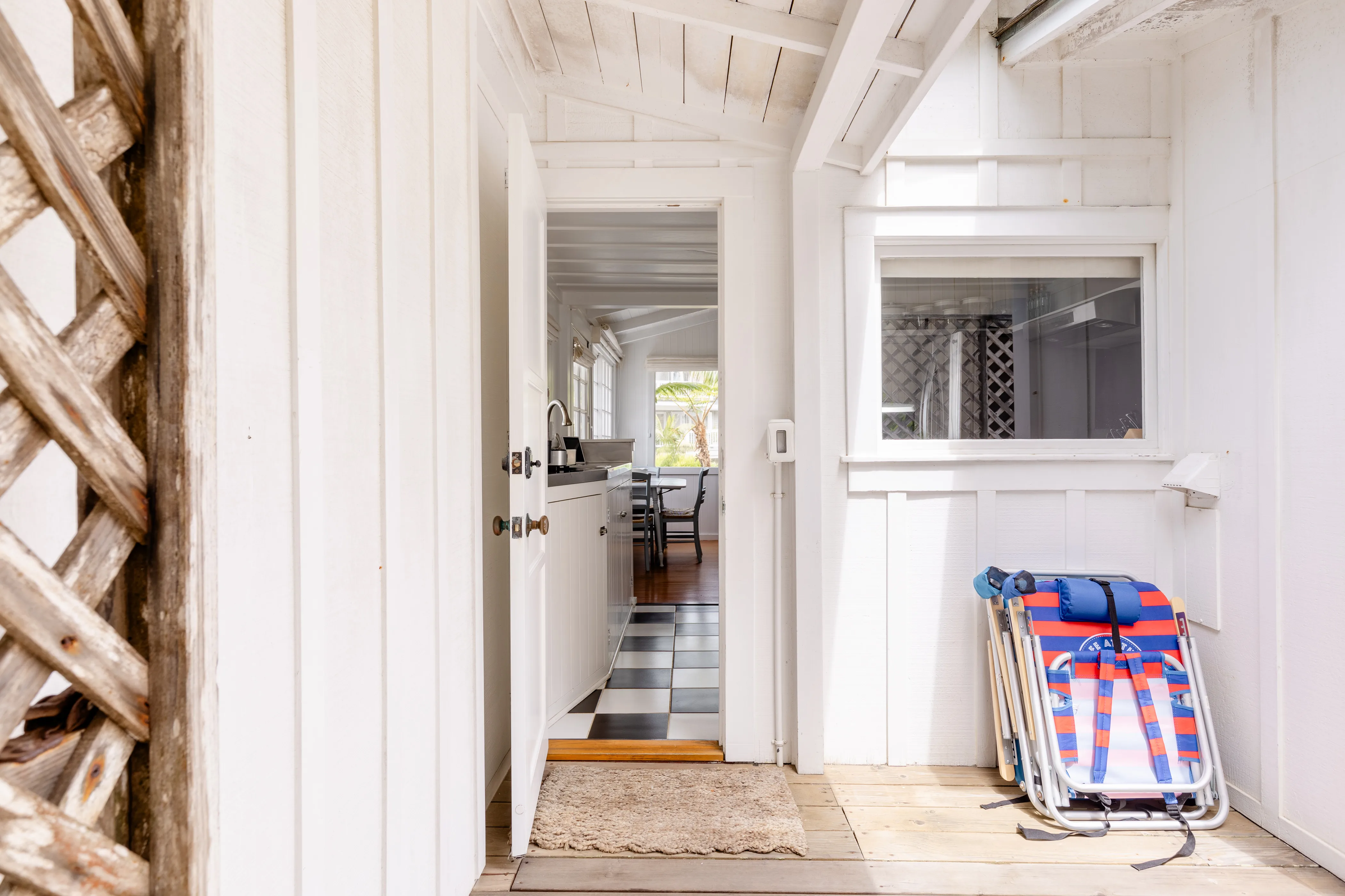 Ashton Kutcha Mila Kunis Beachhouse entrance