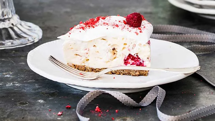 Eton mess cheesecake